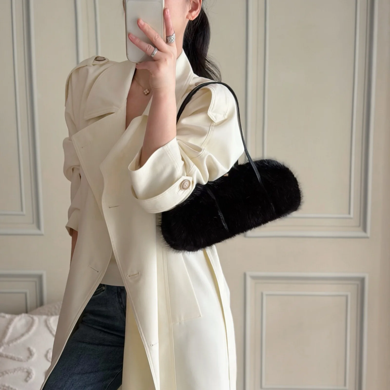2026 Winter Women's Plush Shoulder Bag French Casual Fashion Retro Simple Solid Color Women Commute Rectangular Tote Bags