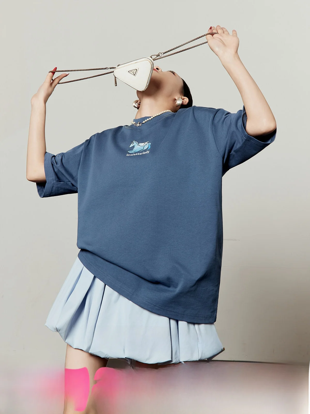 

Синяя женская футболка с коротким рукавом, свободного кроя, в повседневном стиле, летняя, модная, из хлопка, с принтом, для создания молодежного образа