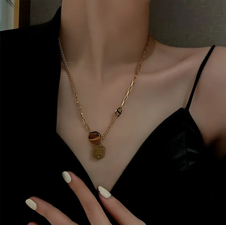 

Lingzhi Wu Gold Smiling Face Necklace Female Luxury Top Quality Sweater Necklace New Arrive