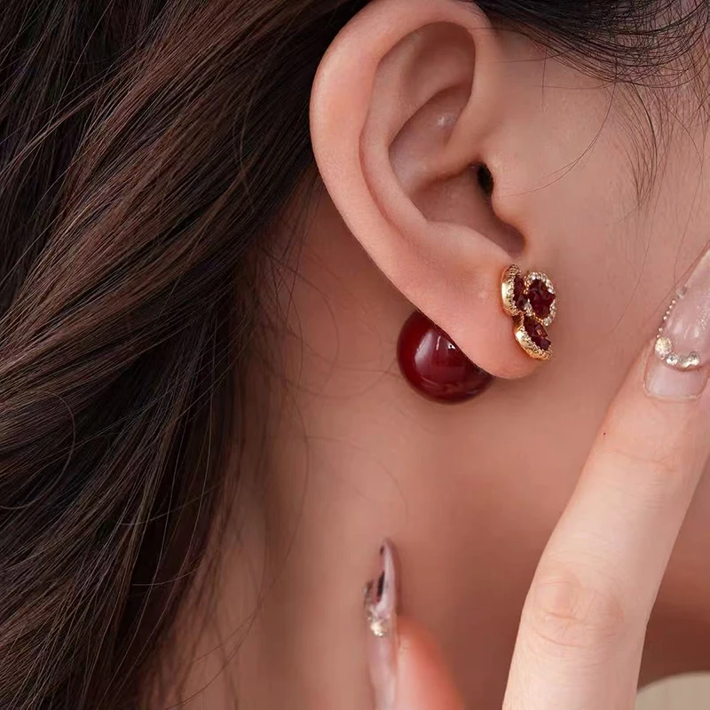 Ankela Weinrote Perlen-Kristall-Dreibeinblumen-Hängeohrringe für 2025 Damenmode-Schmuck Weihnachts-Luxus-Accessoires – Detail 9