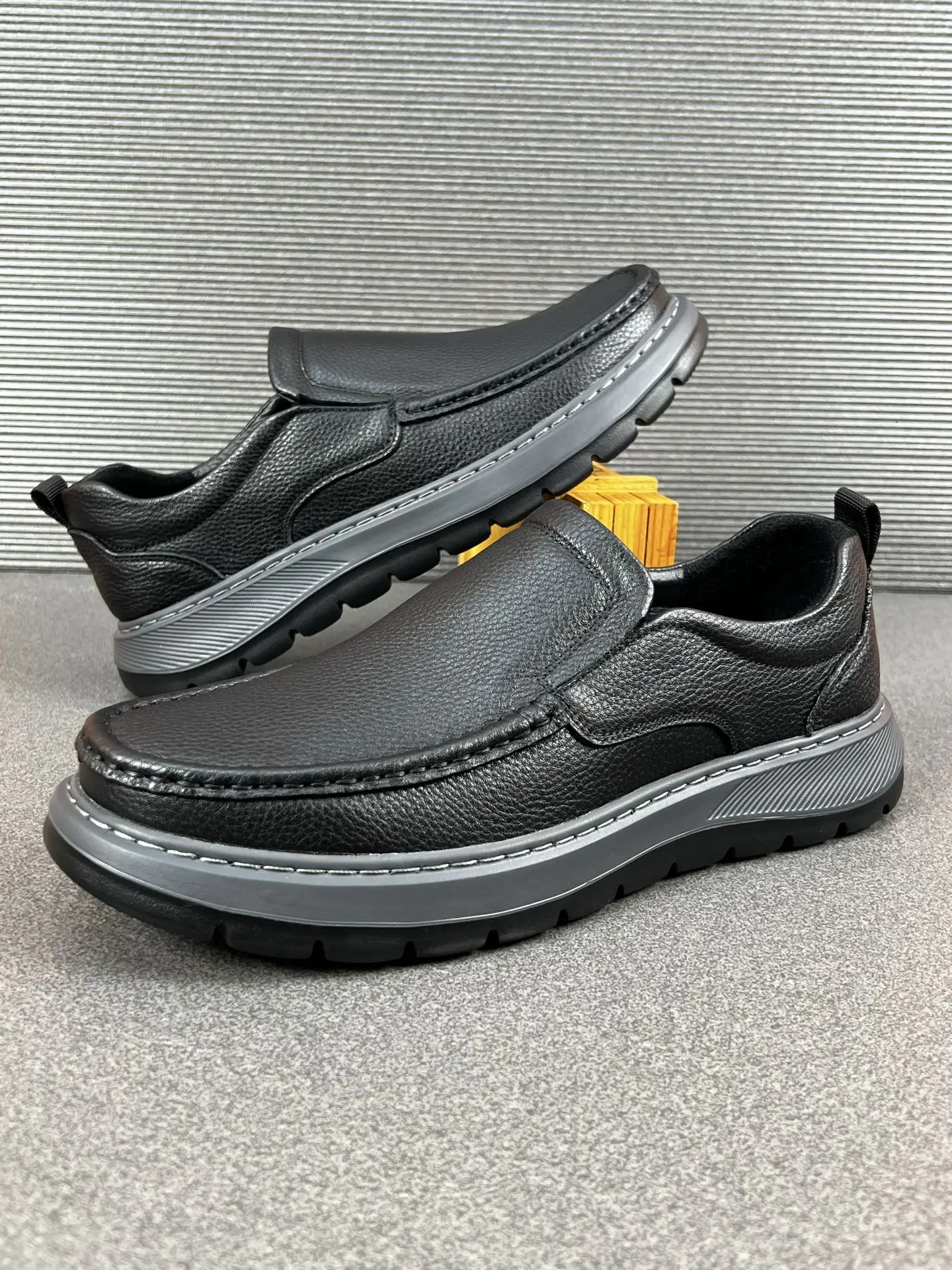 

EC Comfortable Walking Shoes For Men Imported Genuine Leather Men Casual Sneakers Breathable Lace Up Low Top