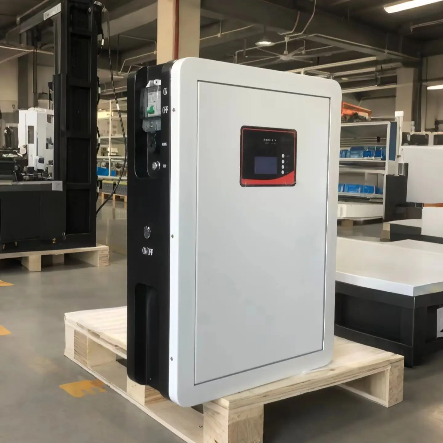 12kW residential solar inverter with three-phase 50/60Hz for hybrid and off-grid use