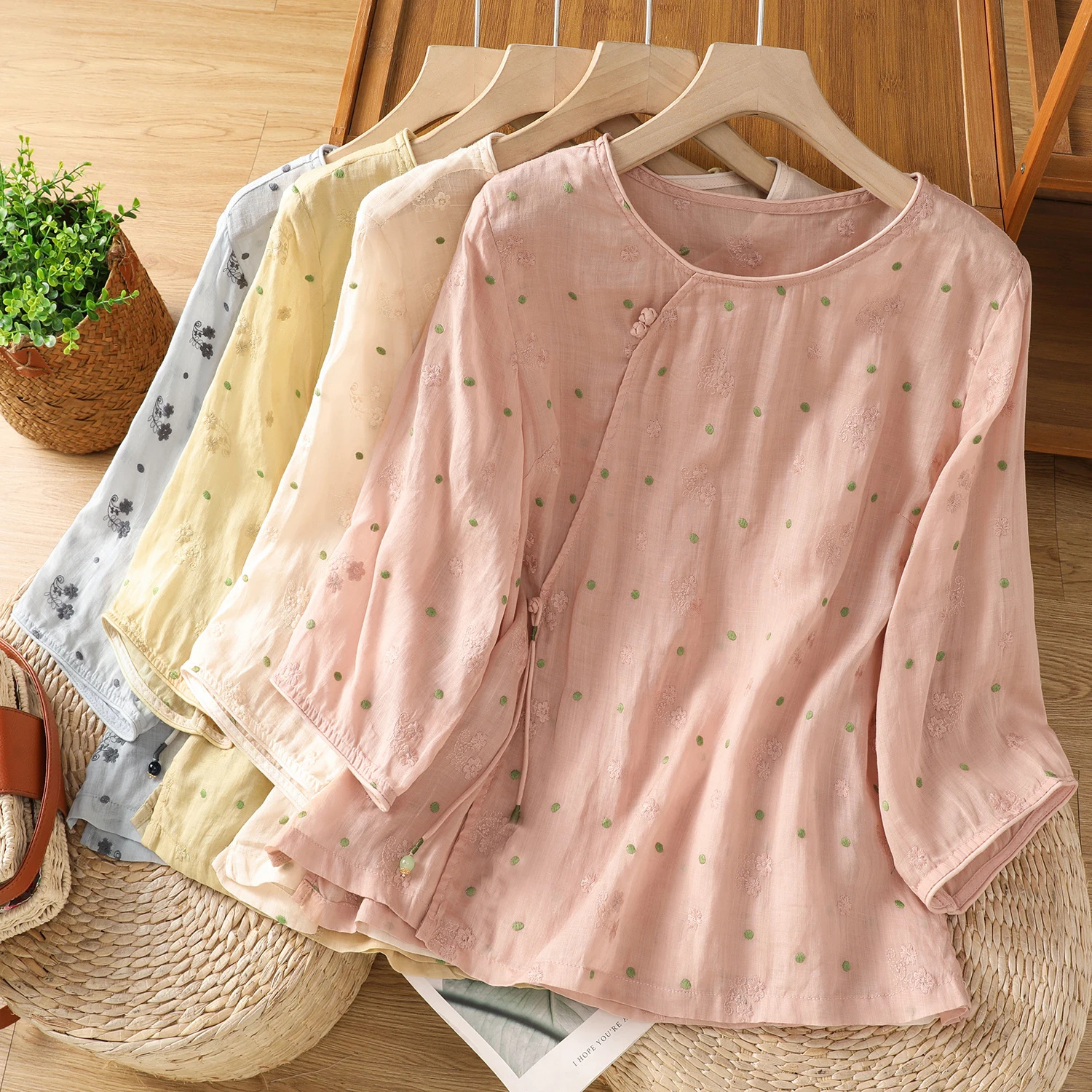 

Summer Women's irt Slanted Lapel Hollow out round Ne Four Seasons Universal T Top National Sle Floral Embroidery