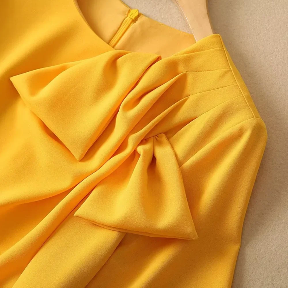 كيت ميدلتون رائجة البيع لموسم ربيع جديد المرأة جولة الرقبة قصيرة الأكمام فستان أصفر فراشة عقدة الخصر Cinching الركبة