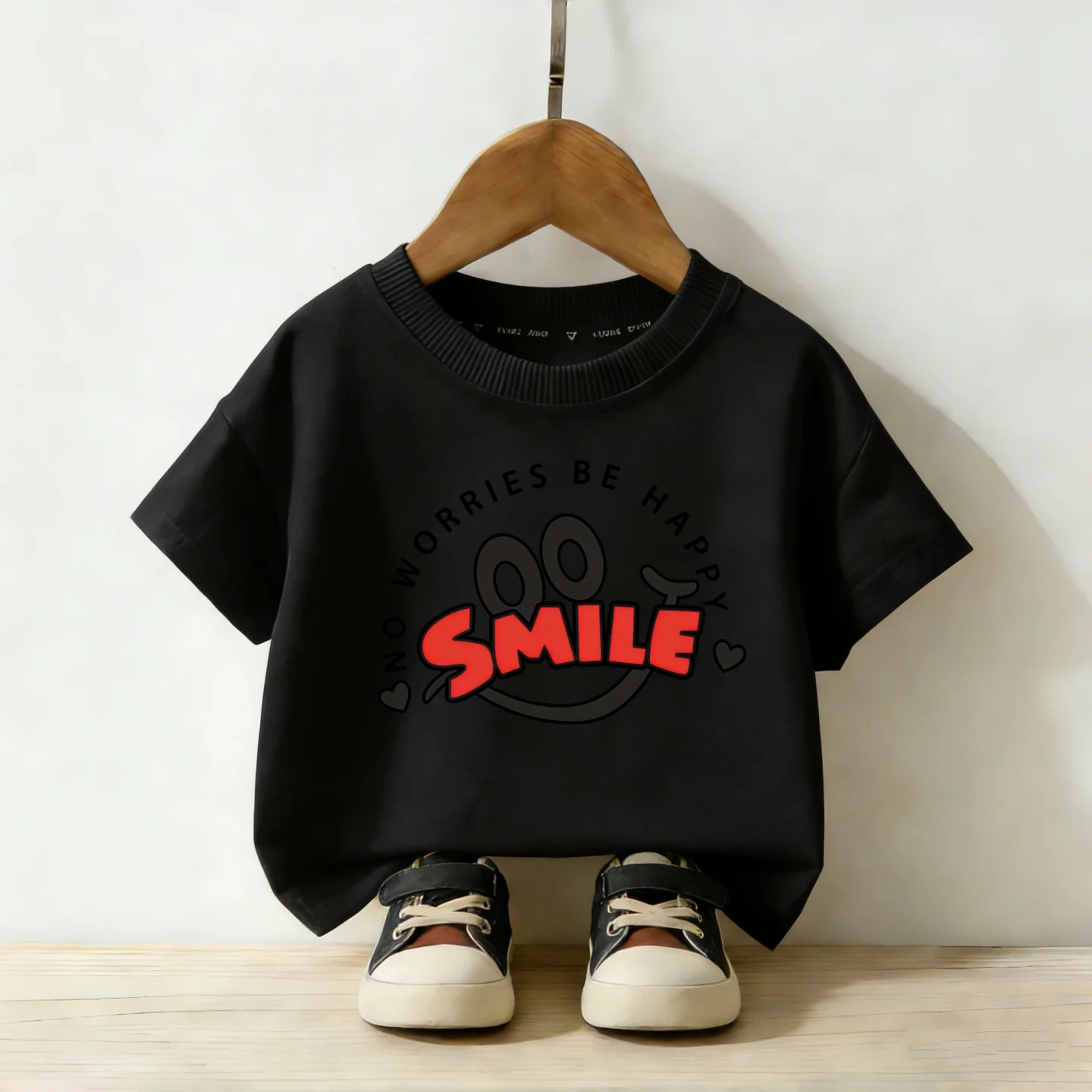 Children's short sleeved t-shirt 2026 new casual style letter smiley face children's fashionable t-shirt white girls' top summer