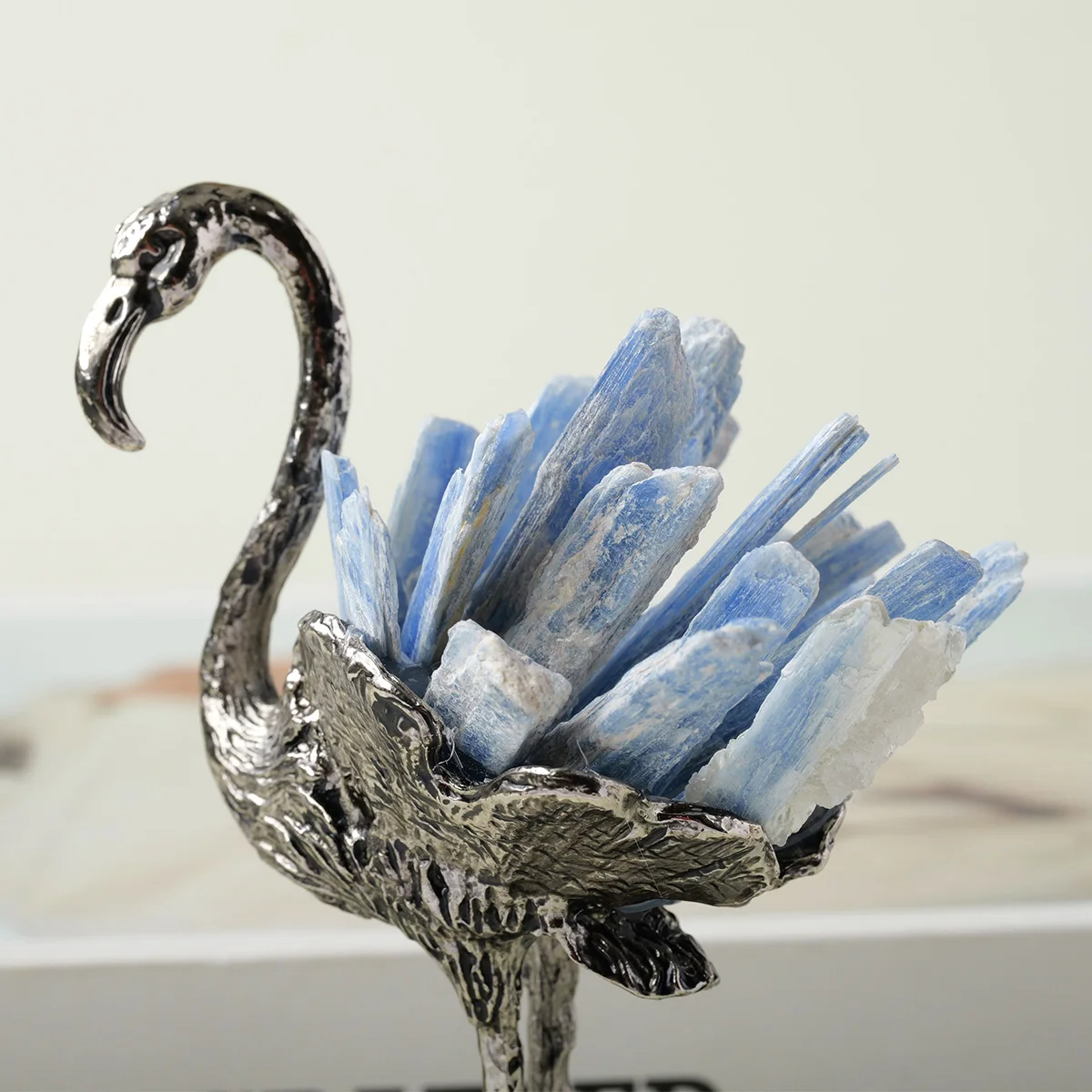 1 قطعة مجموعة الأحجار الكيانيت الطبيعية مع قاعدة معدنية ذهبية للمنزل سطح المكتب شفاء كريستال الديكور لتقوم بها بنفسك فلامنغو ديسي