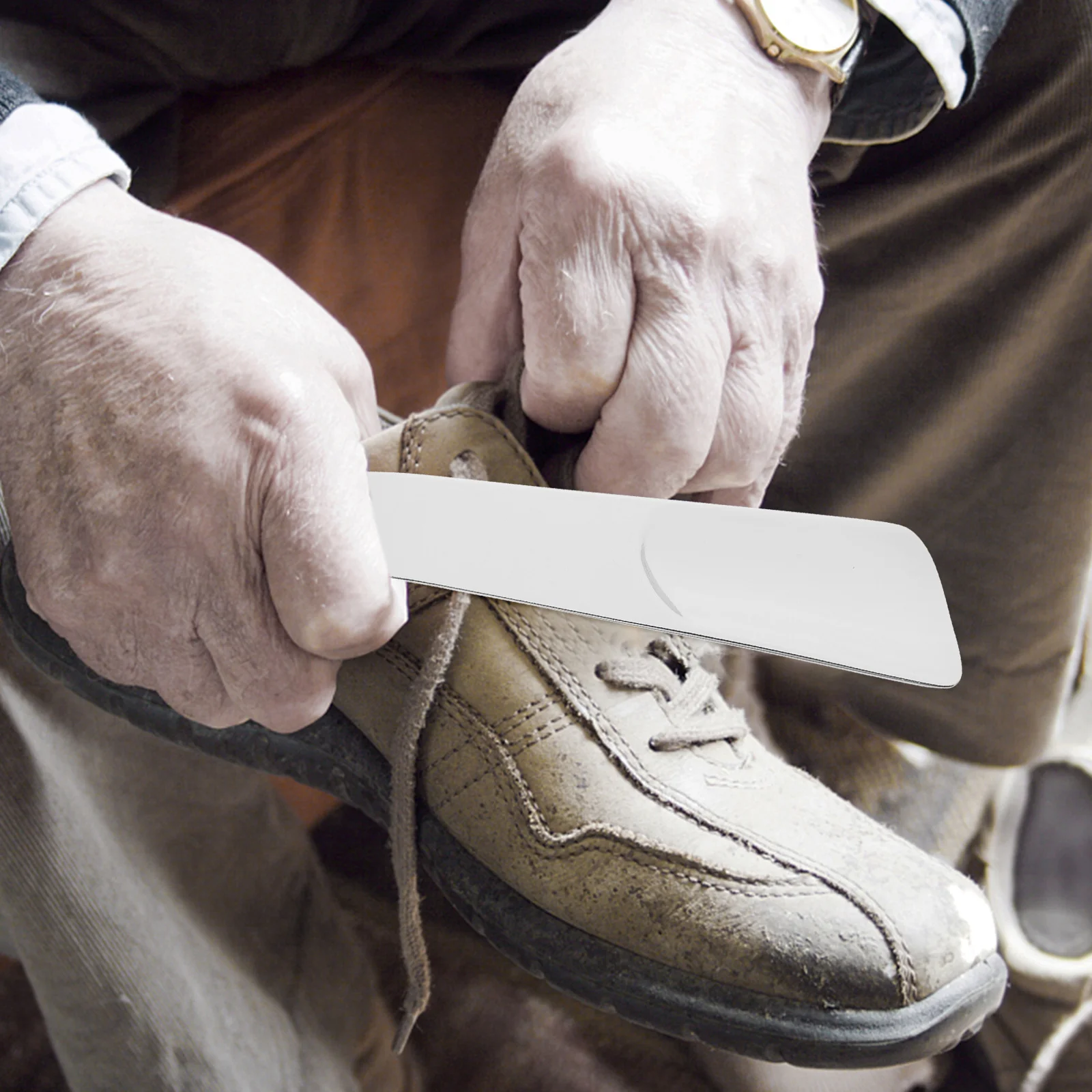 

Stainless Steel Shoehorn Short Compact Portable Shoe Lifter Tool Convenient Shoes Wearing Auxiliary Tool for Seniors Pregnant