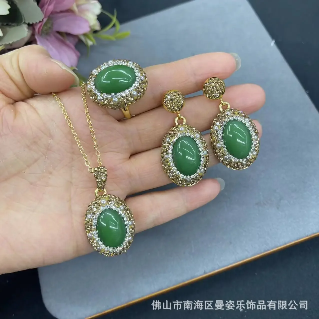 New red and green glazed inlaid small pearls exquisite three-piece jewelry vintage jewelry original design wholesale