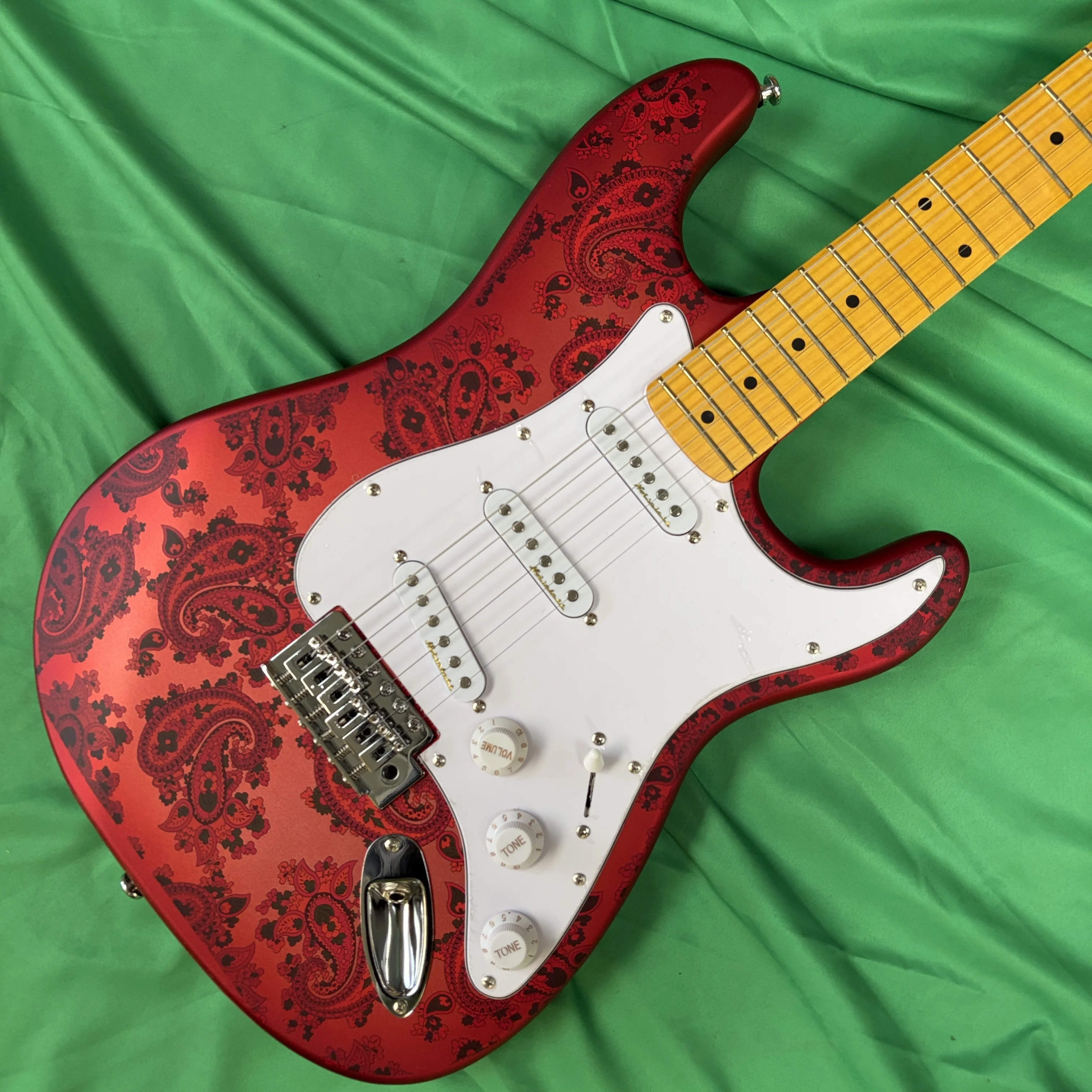 

Six-String Electric Guitar Red Matte Finish SSS Pickup Classic Style High-Quality Sound Redefined Guitar Excellence