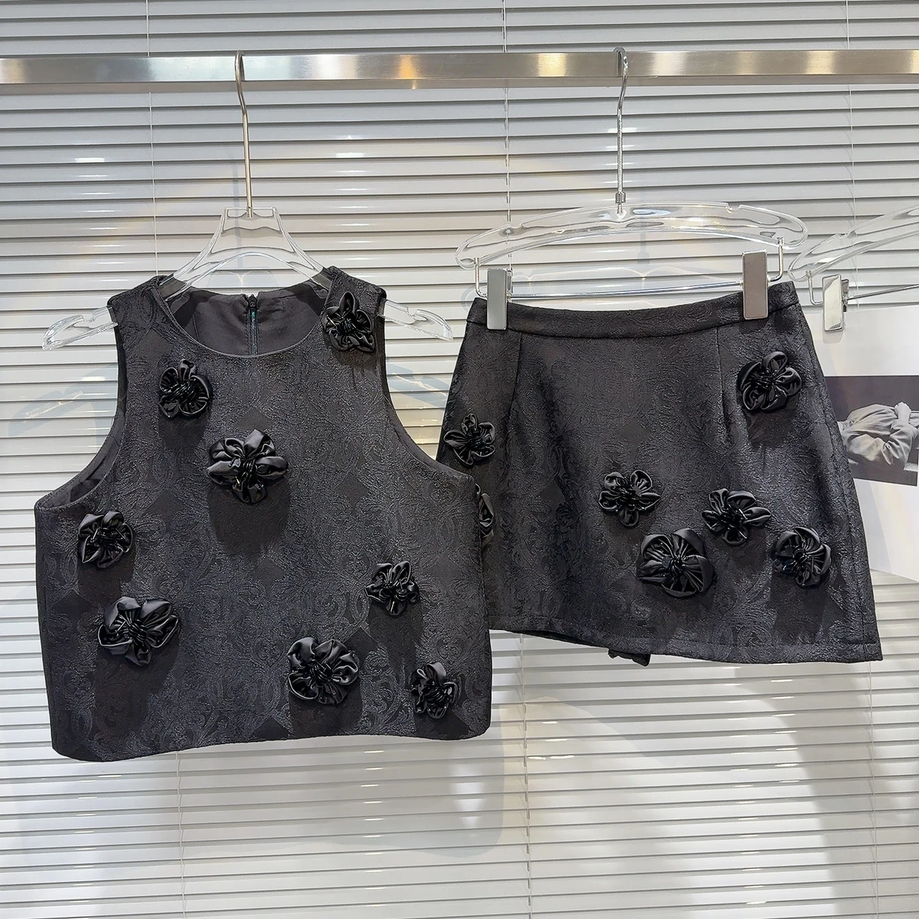 Faionable été 2025 broderie florale Satin gilet et jupe ensemble femmes ort Sve rond Ne deux pièces costume français Sle