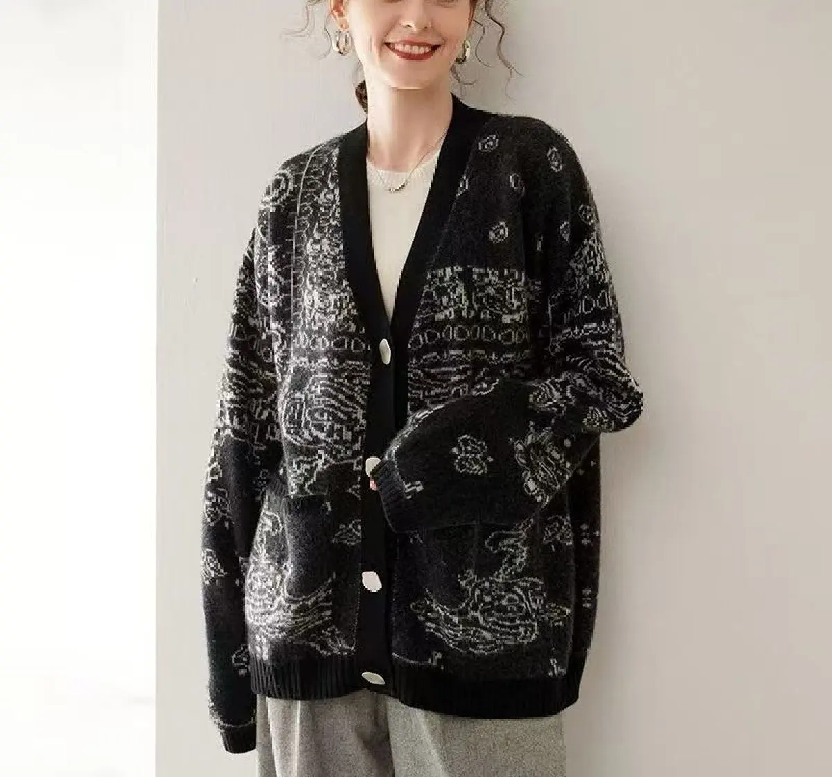 

New Lazy Jacquard Casual Loose Sweater Jacket for Women, Retro High End, Soft Sticky Knitted Cardigan