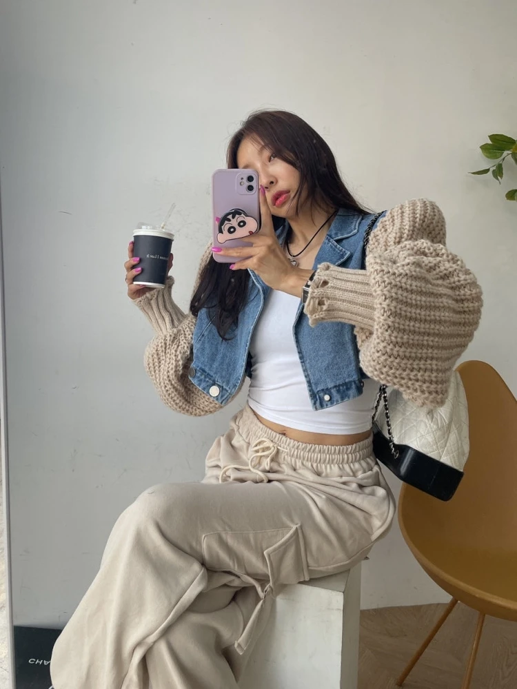 レトロニットスリーブパッチワークデニムジャケット女性のショートスタイルダブルボタンジャケットトレンディな綿複合生地