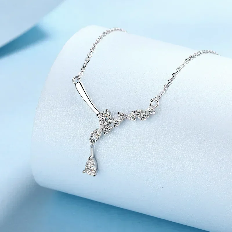 

Water Drop Simple Moissanite Diamond Pendant Collarbone Chain for Women, Temperament Daily Platinum PT950 Fine Jewelry Necklace