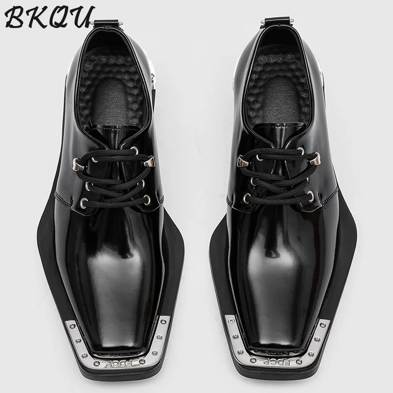 BKQU أحذية رجالية لامعة جديدة بمقدمة مربعة ورباط ونعل سميك وعالية التباين لعام 2025 أحذية ديربي غير رسمية للأعمال مع زخارف معدنية #2
