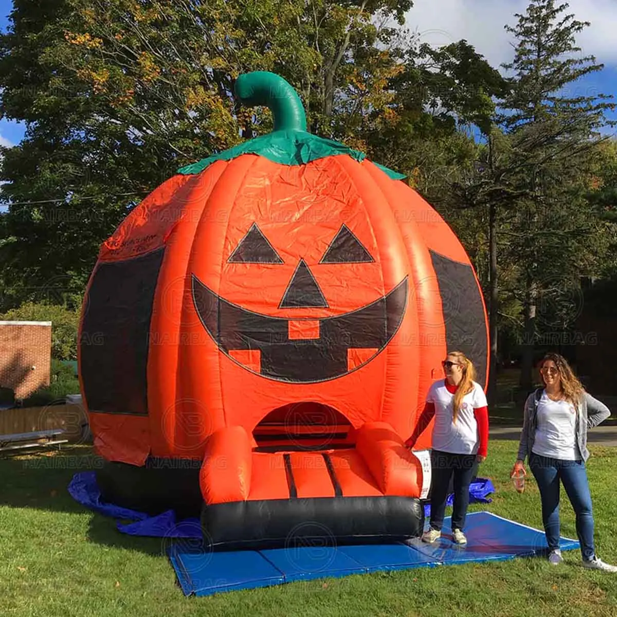 Nadmuchiwany domek dynia z trampoliną, zamek dmuchany, domek do skakania z dmuchawą, zamek dla dzieci na podwórko, Halloween