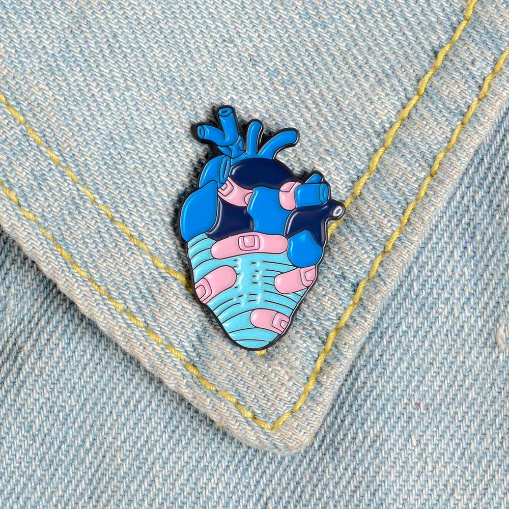 PIN de esmalte de corazón de dibujos animados, broches de corazón roto, gótico, Punk, insignias de solapa de anatomía médica, ropa, mochila, regalos de joyería