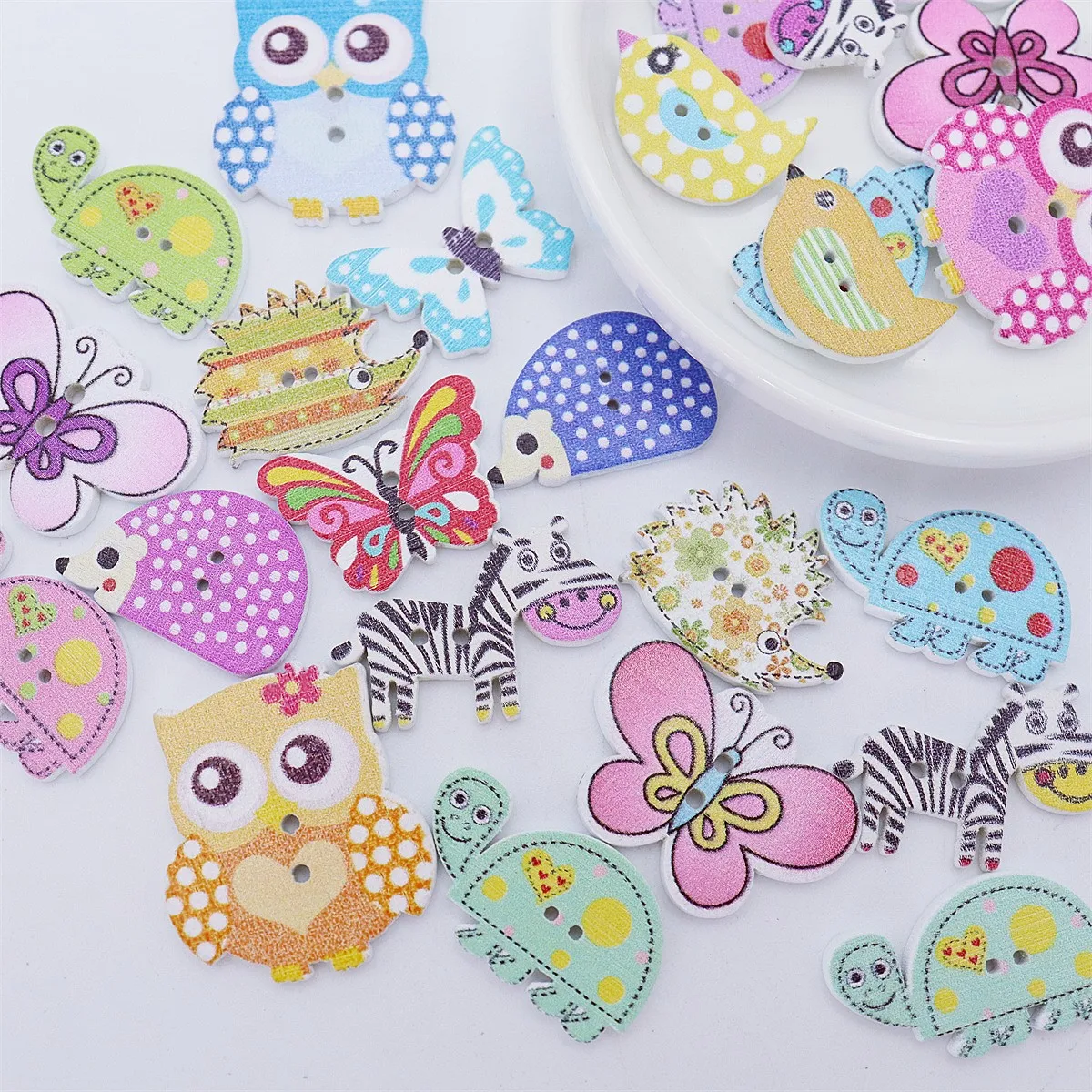 50pcs Wooden Character Cartoon Buttons Owls Butterflies Turtle Bird Hedgehog Sewing DIY Craft Scrapbooking Embellishments Decor