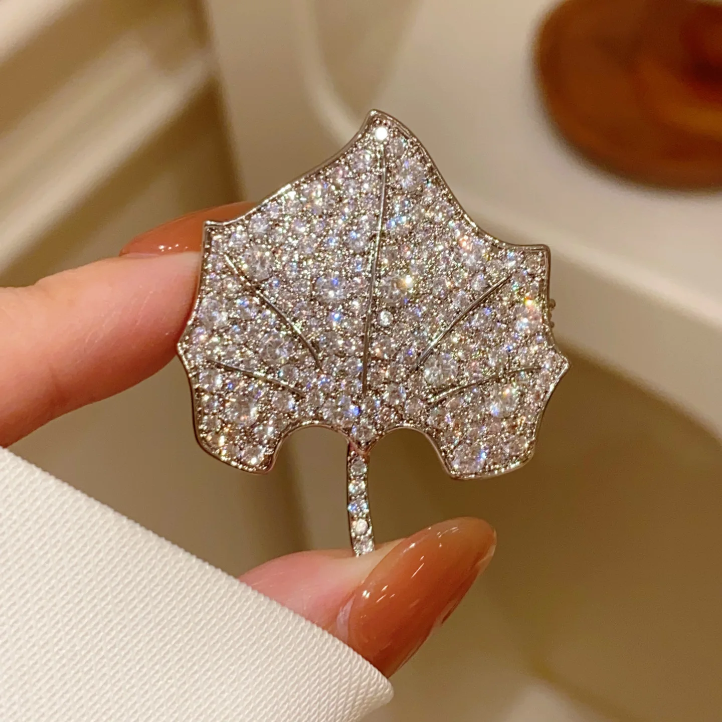 Korean Style Full Micro-inlaid Zircon Maple Leaf Brooches for Women Simple and High-end Corsage Suit Coat Accessories Pins