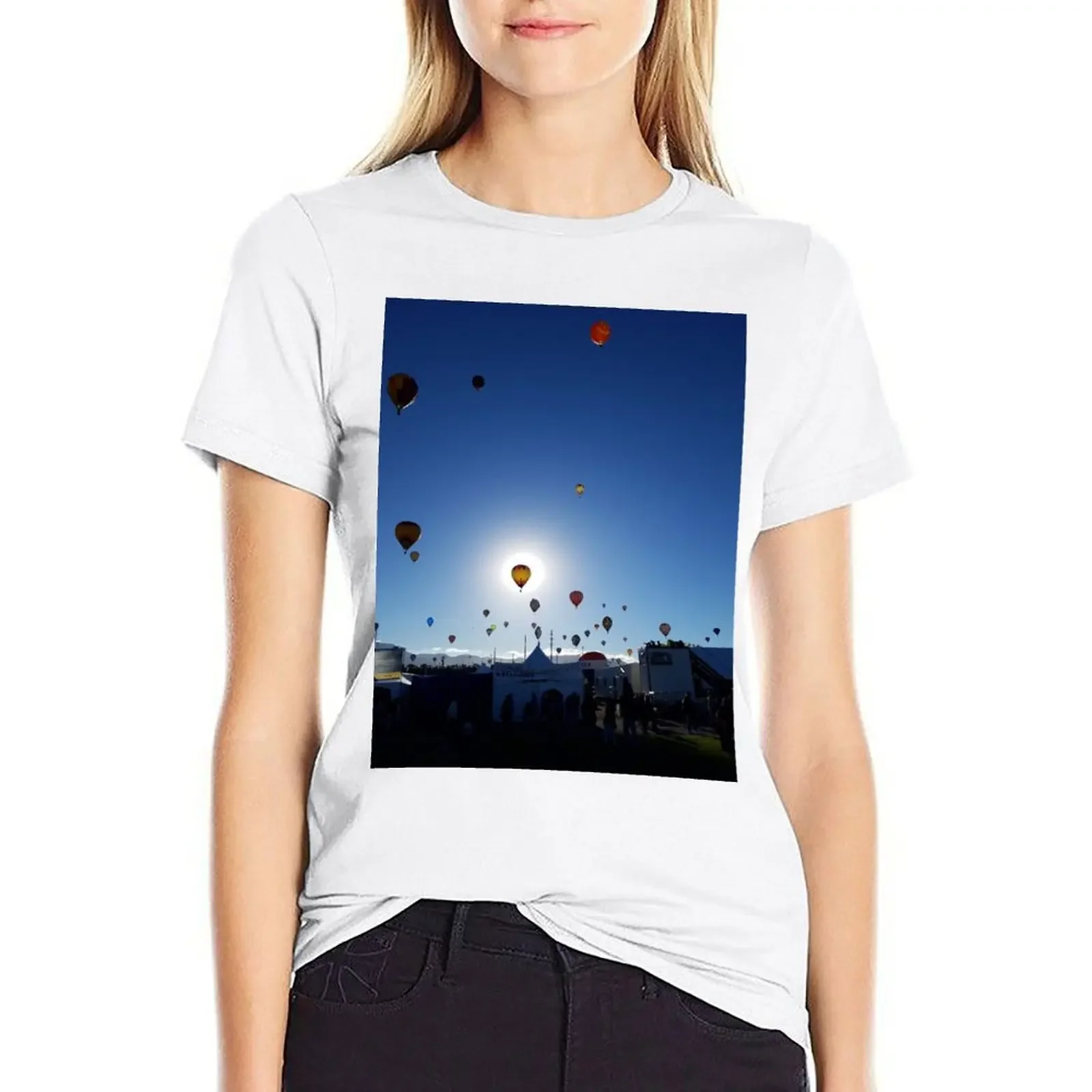 

Balloon blocking the sun T-shirt animal print shirt for girls Aesthetic clothing cute tops western t shirts for Women