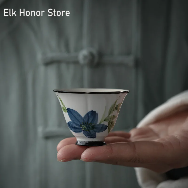 40ml Wihte Pottery Hand Drawn Blue Flower Ceramic Teacup Elegant Mug Smelling Cup Master Cups Oolong Tea Household Teaware Craft