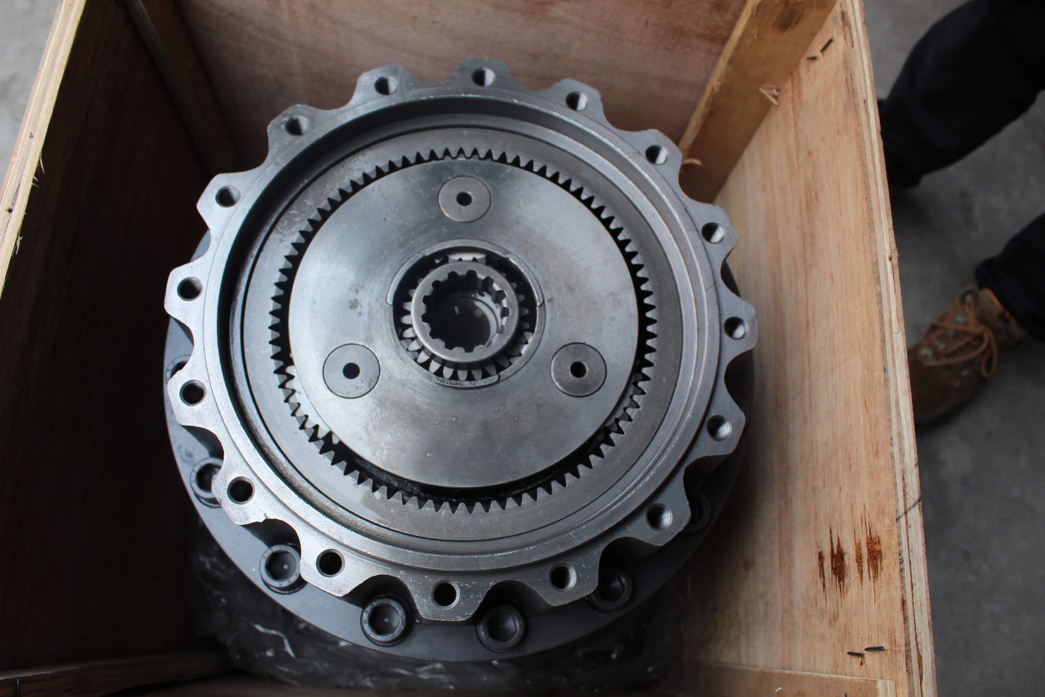 crawler excavator accessories swing gearbox JS220 rotary gearbox