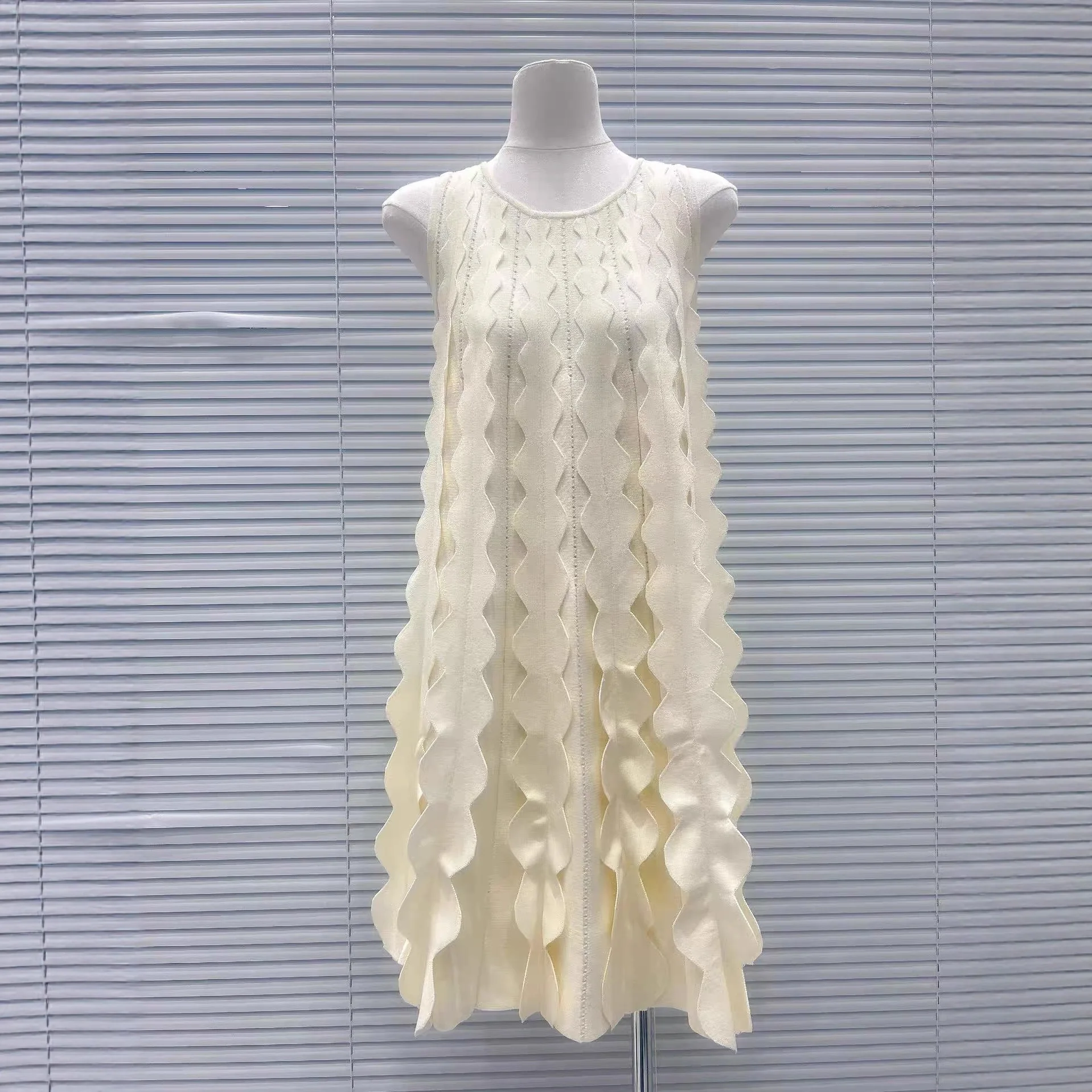 2026 весеннее новое дизайнерское платье без рукавов с круглым вырезом, модное сексуальное женское платье с бретелями на спине