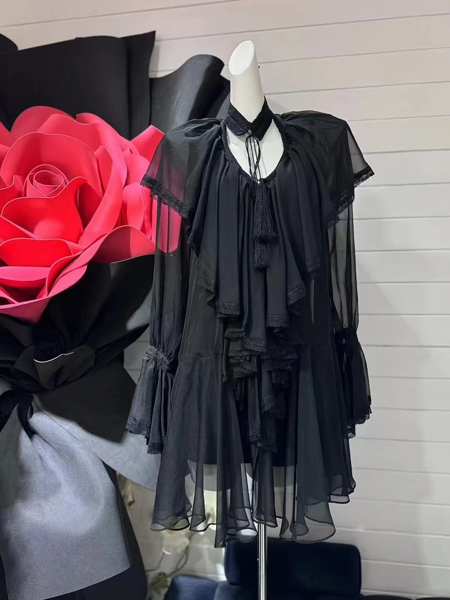 TWOTWINSTYLE noir transparent épissé volants plis robes pour femmes col montant manches longues Patchwork dentelle robe irrégulière femme