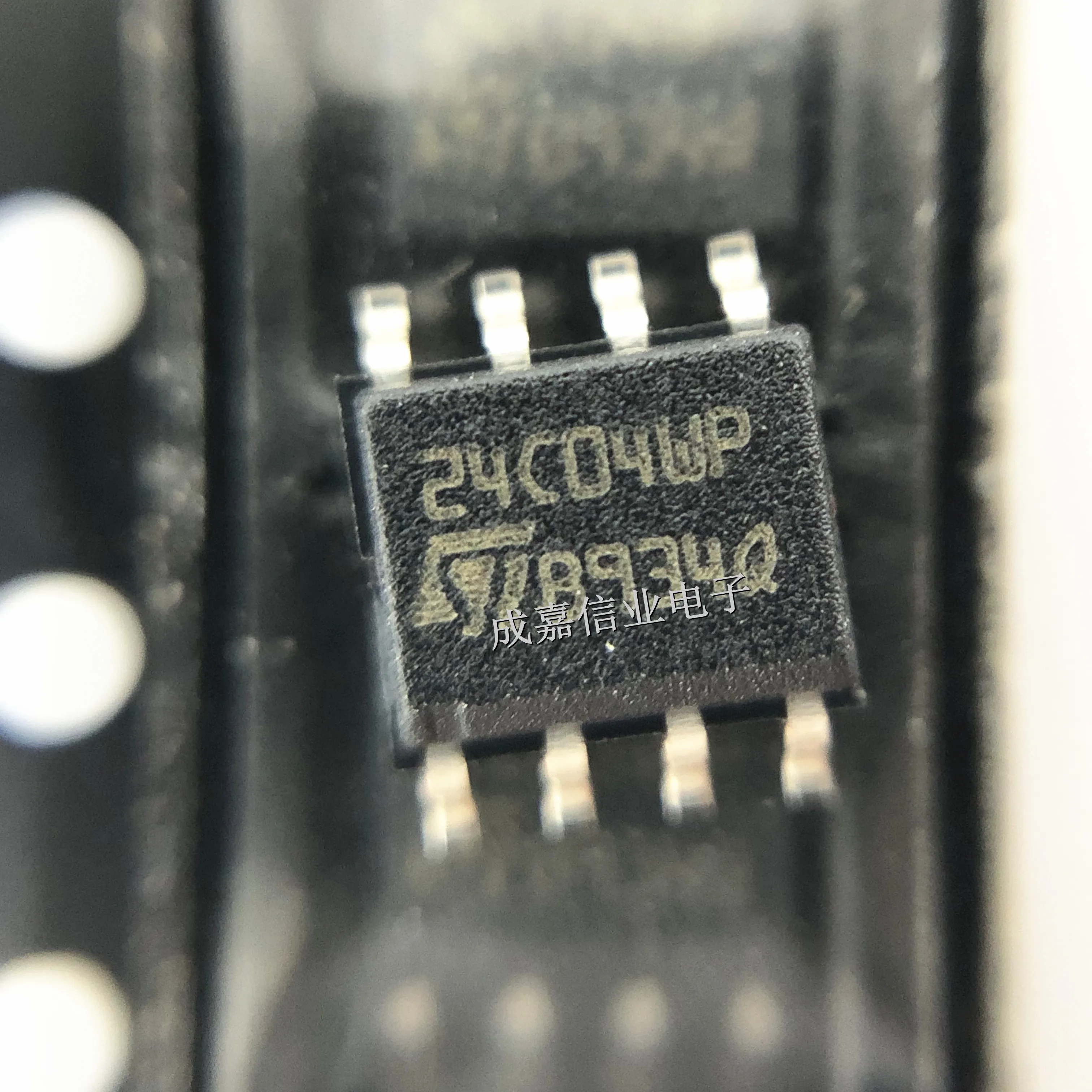 10pcs/Lot M24C04-WMN6TP SOP-8 MARKING;24C02WP EEPROM 4kbit 2-Wire, I2C 400kHz Operating Temperature:- 40 C-+85c