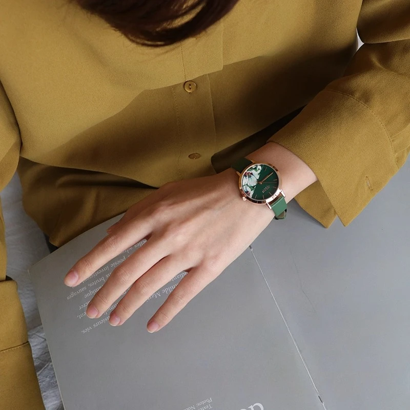 Dameshorloge in retrostijl, modieus en eenvoudig ontwerp, klein en delicaat damespolshorloge, perfect voor vrouwelijke studenten.