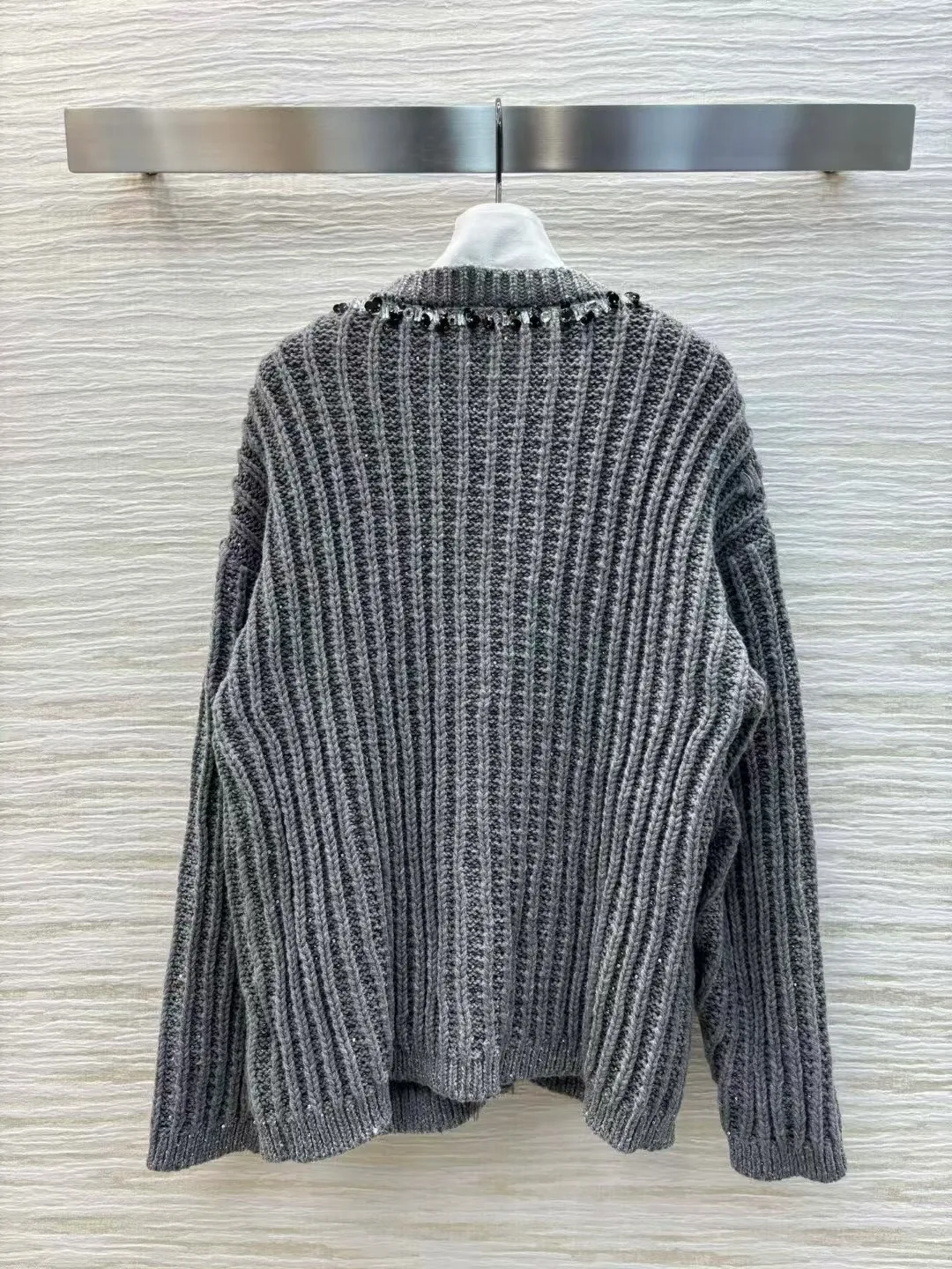 High end customized women's V-neck knitted cardigan