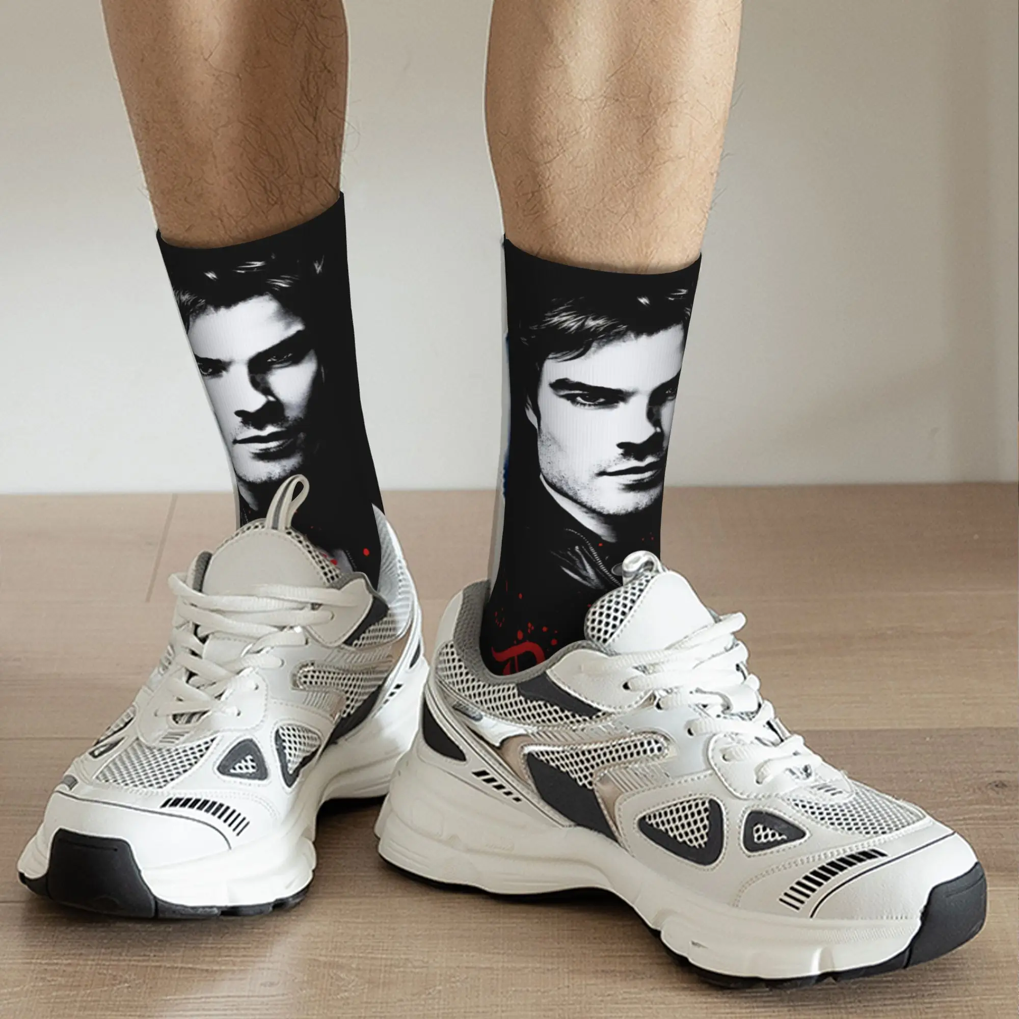 Hiver chaud Cool hommes femmes Damon Salvatore chaussettes Vampire Diaries chaussettes antidérapantes