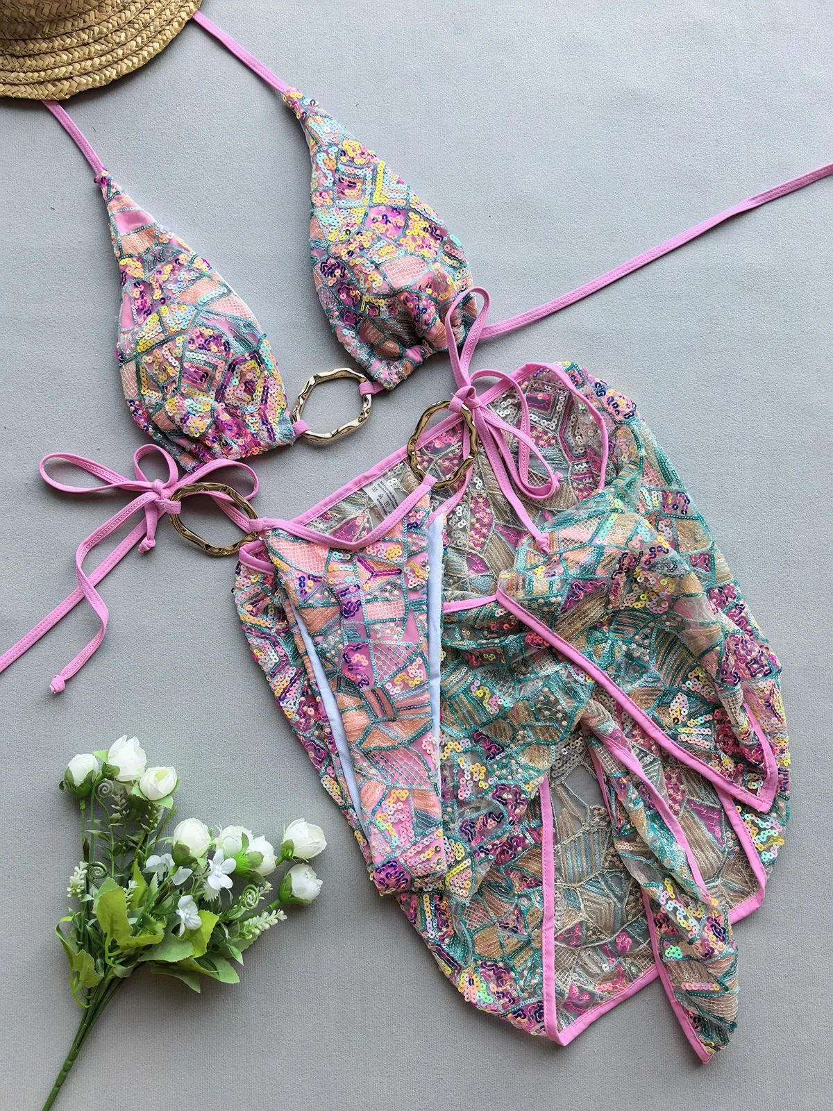 セクシーなピンクの花柄ビキニセット 2025 レディース スパンコールメタルリング連結プッシュアップスカート 3ピース水着 ビーチ水着