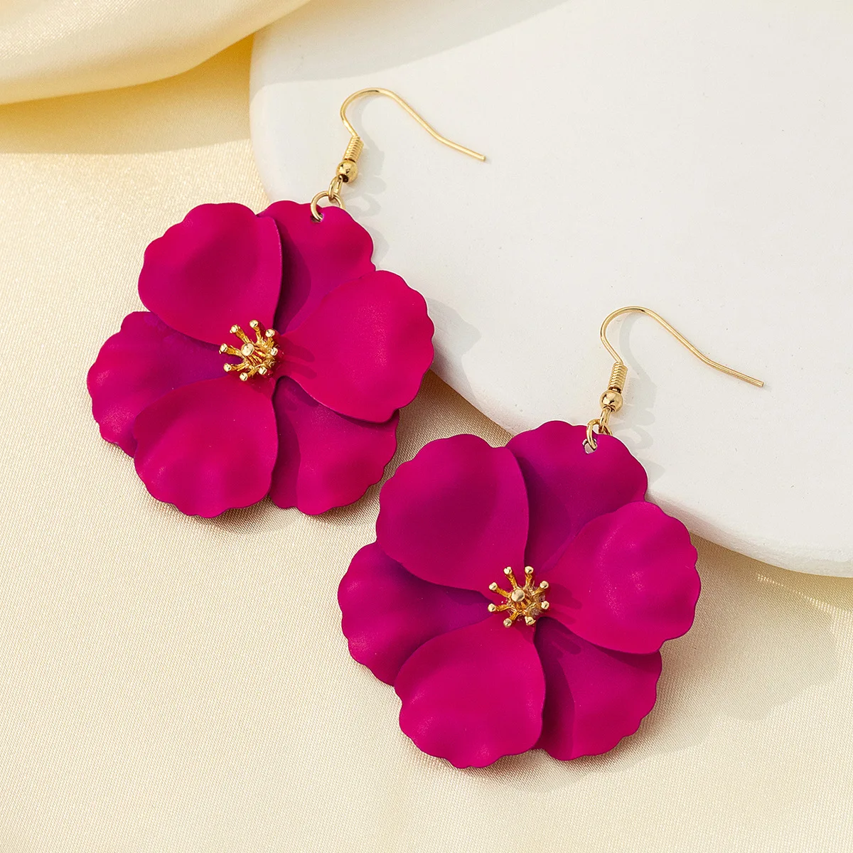 Fashion Girls Flower Earrings Dangle Creative Alloy Spray Painting Fuchsia Petals Earrings Wholesale for Female Jewelry Gifts