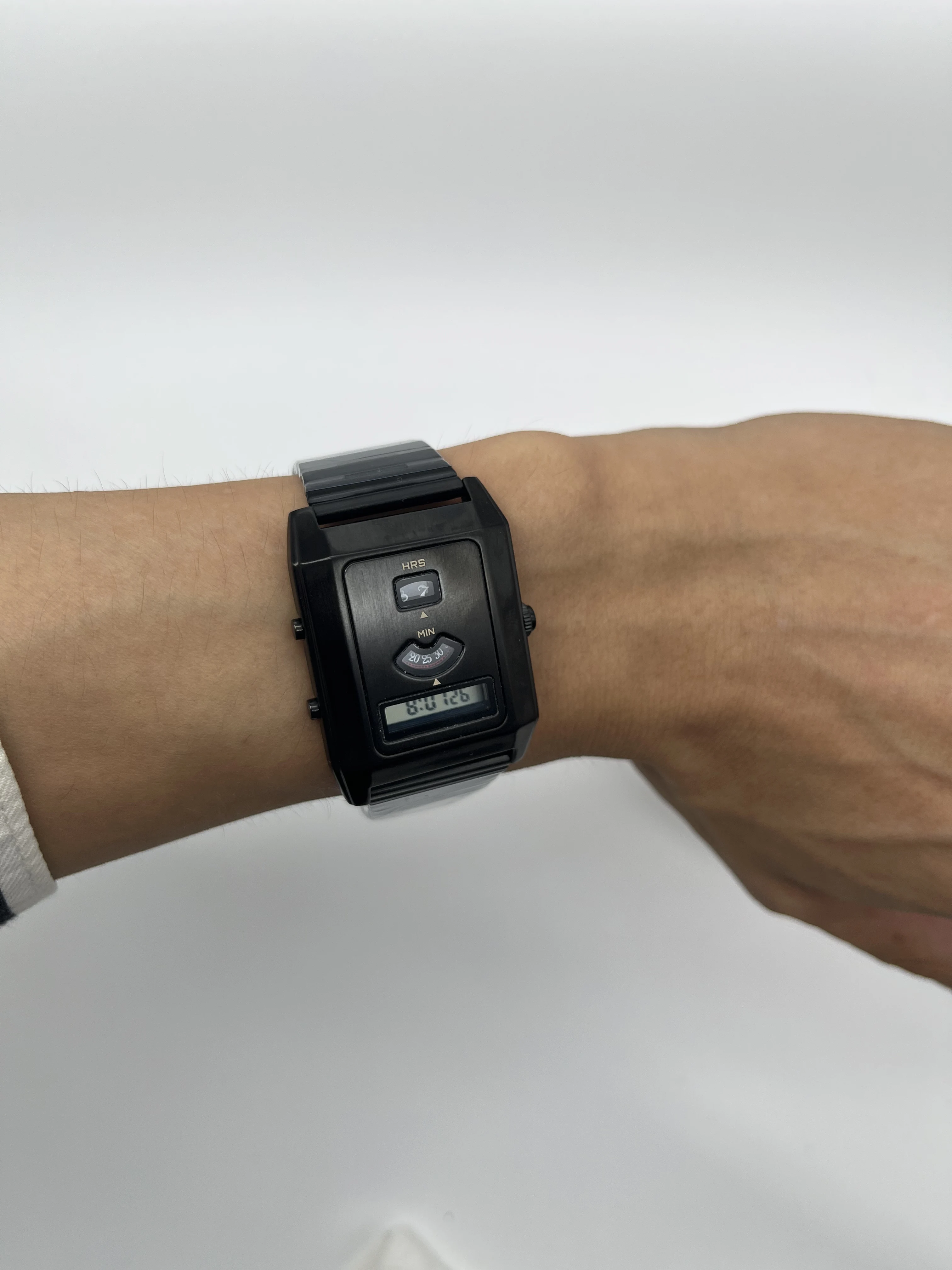 ساعة C-0PO الرقمية الرجعية للزوجين بشاشة LCD، تصميم مستقبلية عتيقة - حزام قابل للتعديل يوميًا كاجوال متطابق