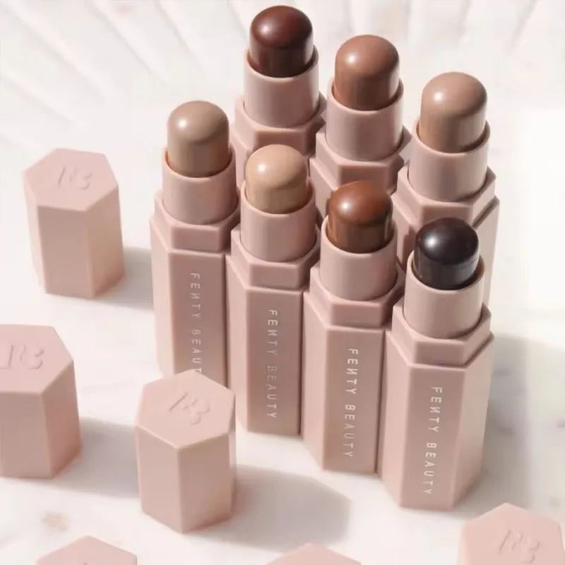 Maquiagem quente macio fosco contorno vara esculpir e contornos rosto destacando e iluminar para um fosco esculpido olhar todo o dia