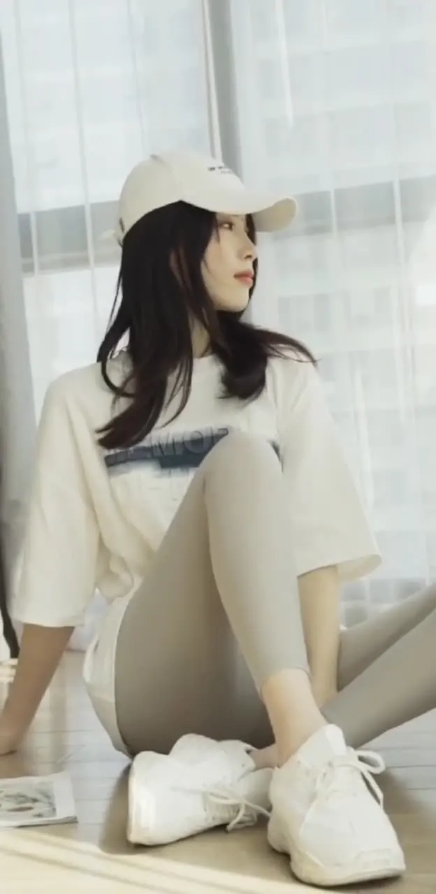 

Леггинсы женские, большие блестящие плюшевые уютные колготки, корейские девушки, велосипедные модальные яркие разноцветные моделирующие плоские бедра, стройнее, без ног