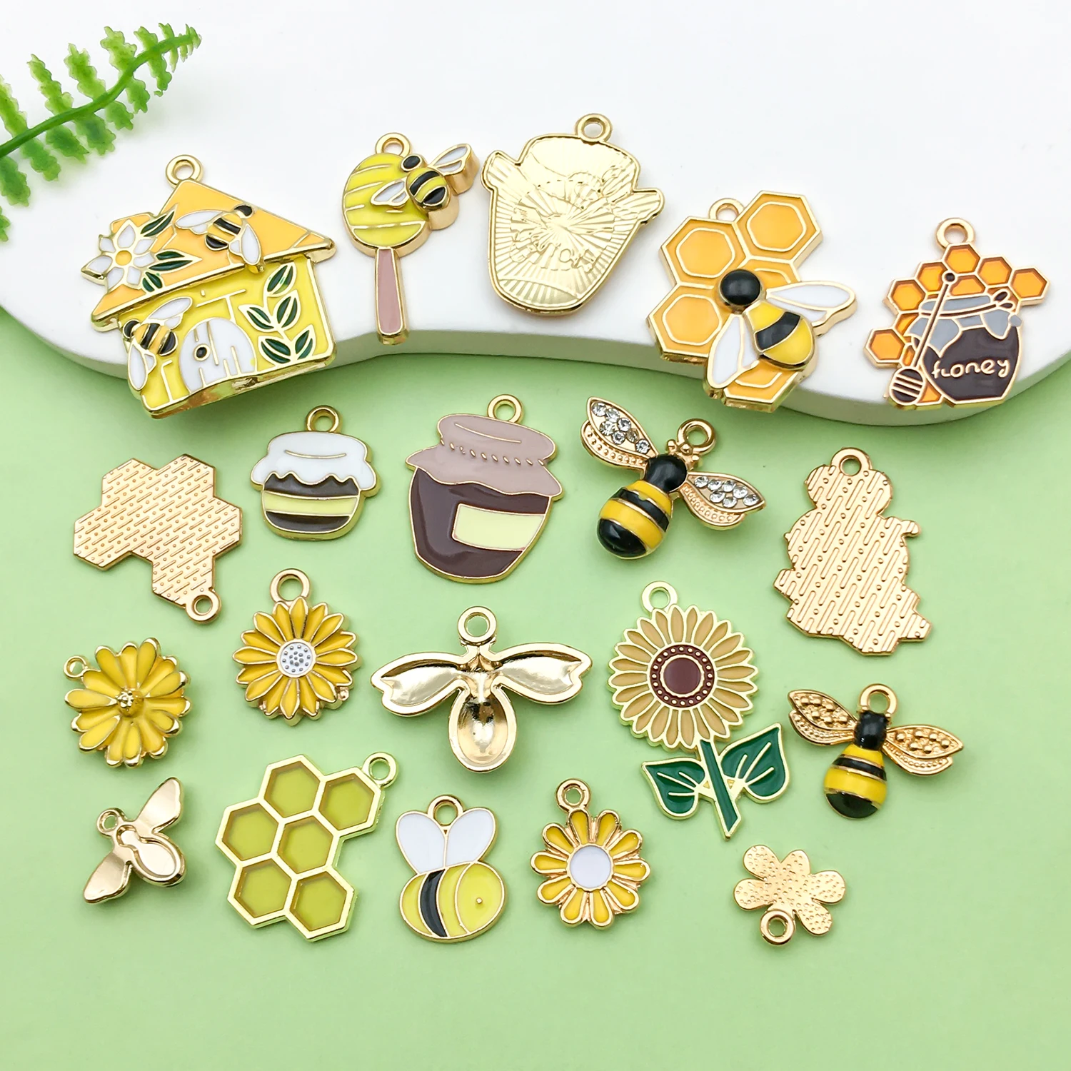 20pcs Enamel Bee, Flower, Honey Charms Alloy Insect, Plant Pendant for DIY Bracelet Necklace Earrings Jewelry Making Accessories