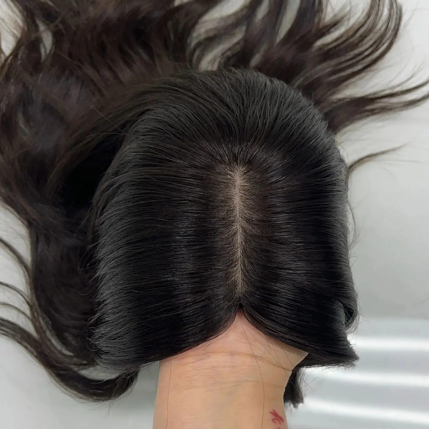 

Темный парик шоколадно-коричневого цвета с балаяжем, свободные глубокие волны, высококачественный синтетический парик с кружевной основой, с центральным пробором, длинный, для повседневного использования, легко носить.