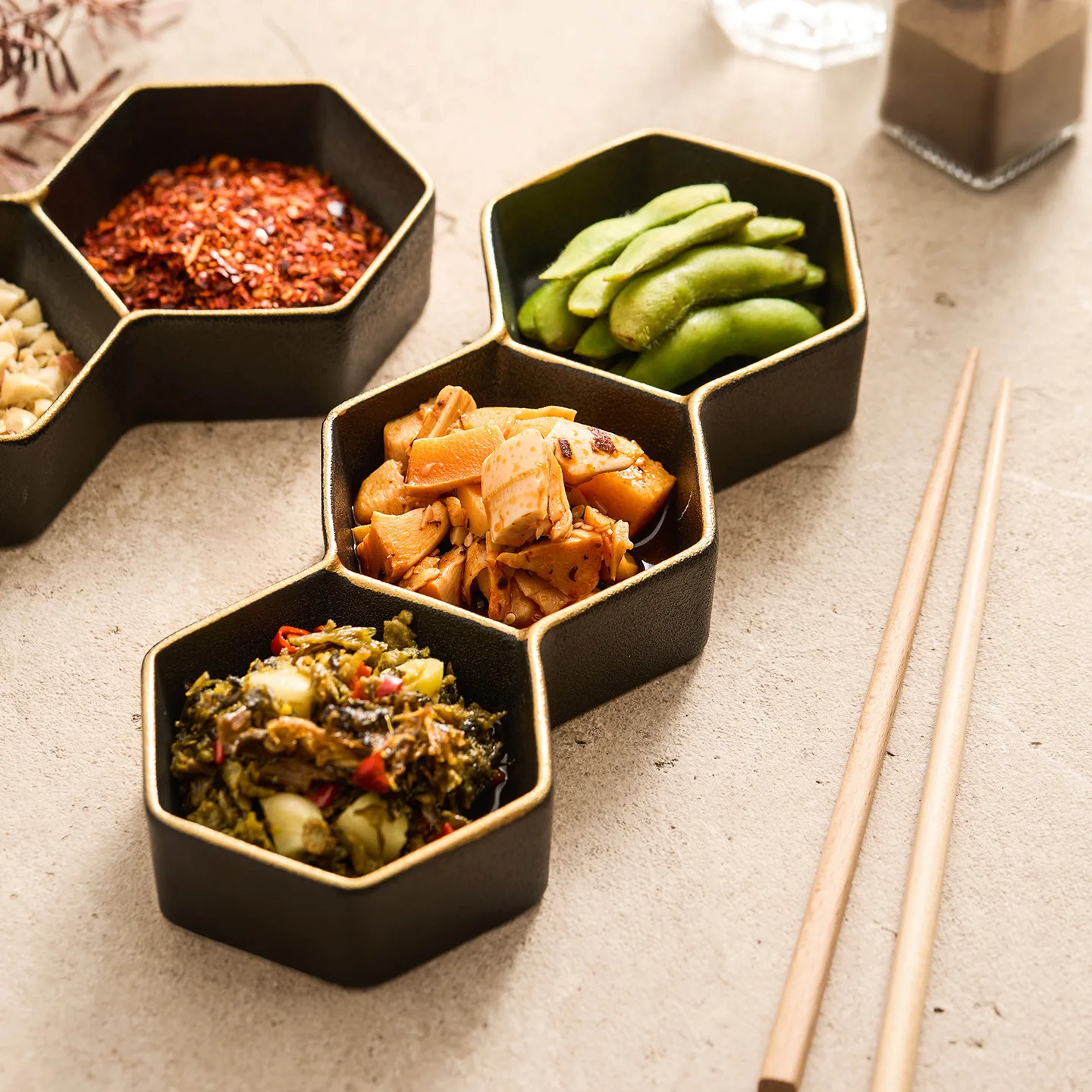 

Hand-painted Black-glazed Ceramic Sauce Dish Seasoning Dish Hotpot Commercial Oil and Vinegar Dish