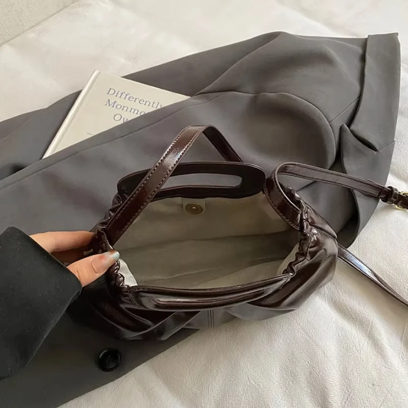 New Casual Daily Fashion Versatile Crossbody Bag Niche Unique Light Luxury Shoulder Bag Minimalist Pleated Commuting Bag