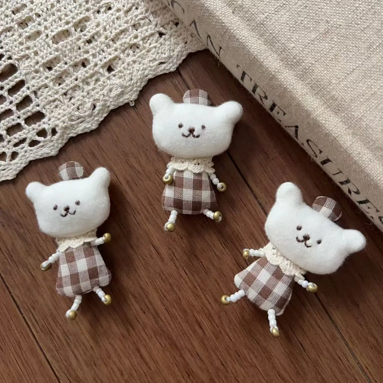 High Quality Soft Fabric Beaded Plaid Bear Hair Clip Brooch DIY for Shoes Socks Hat Backpack Clothing Embellishment