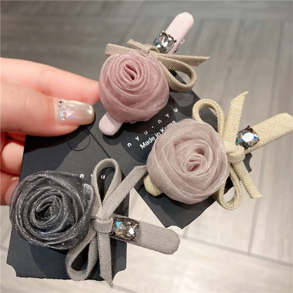 

Элегантная романтичная розовая заколка для волос с шелковым цветком, женская заколка-уточка для челки, модный универсальный аксессуар для волос