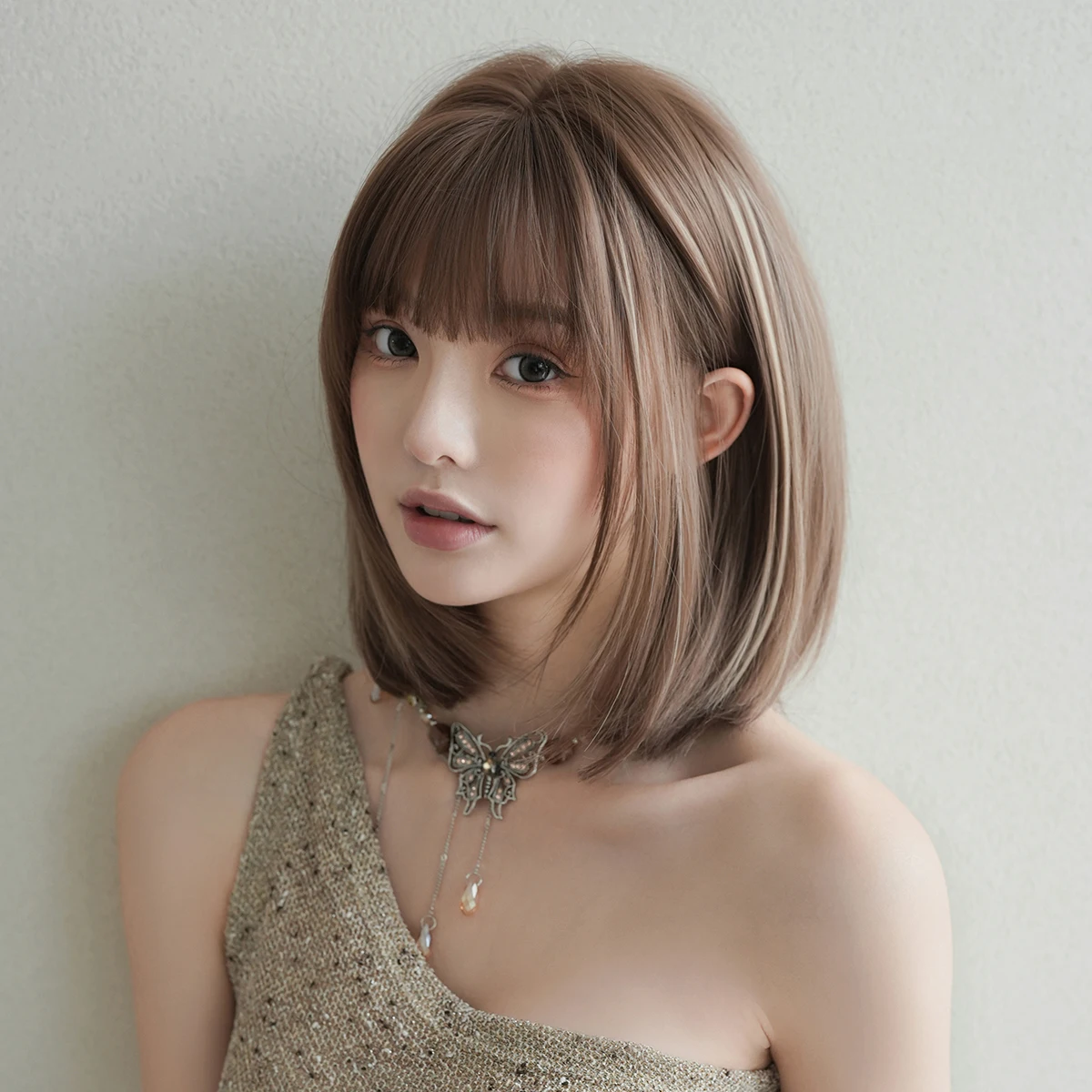 Women's Short Straight Brown Highlight Synthetic Wig with Bangs