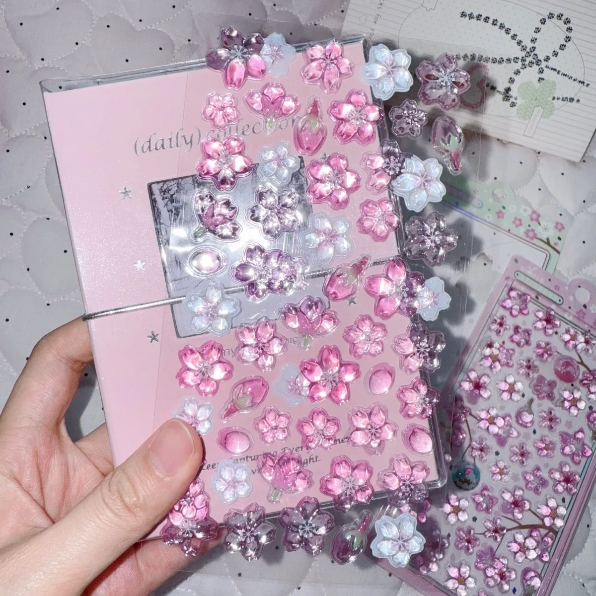adesivos-3d-em-relevo-de-flor-de-cerejeira-decoracao-de-telefone-em-estilo-cartoon-resina-cristal-kawaii-com-arte-em-forma-de-gota-d'Agua