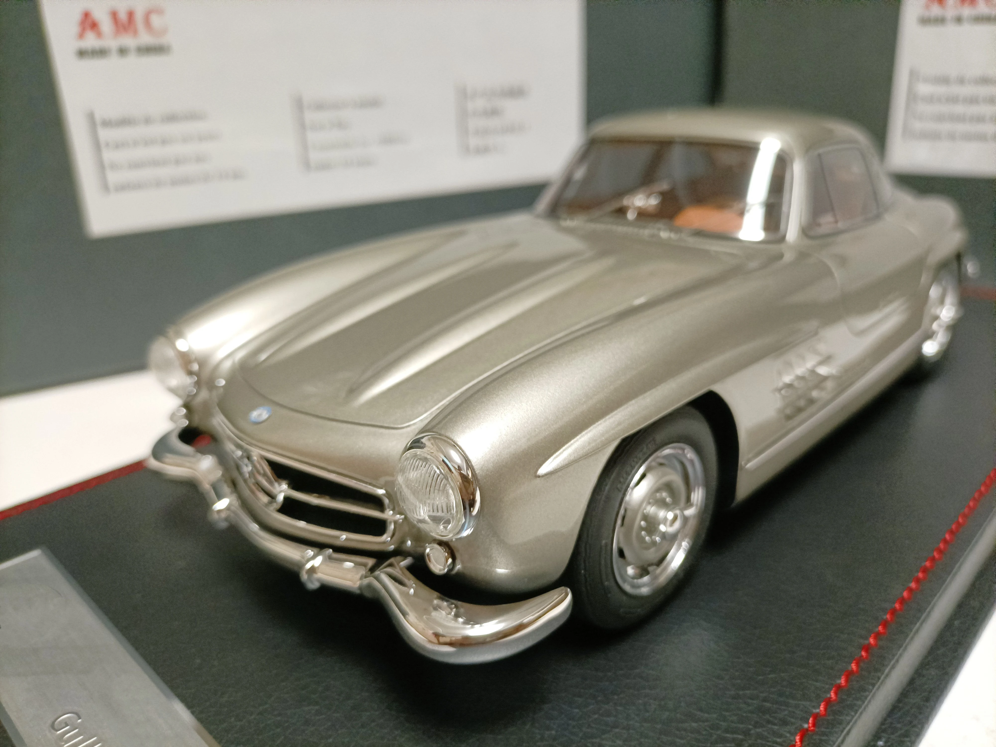 

AMC 1:18 300SL Gullwing Coupe Silver Vintage Car Simulation Limited Edition Resin Metal Static Car Model Toy Gift