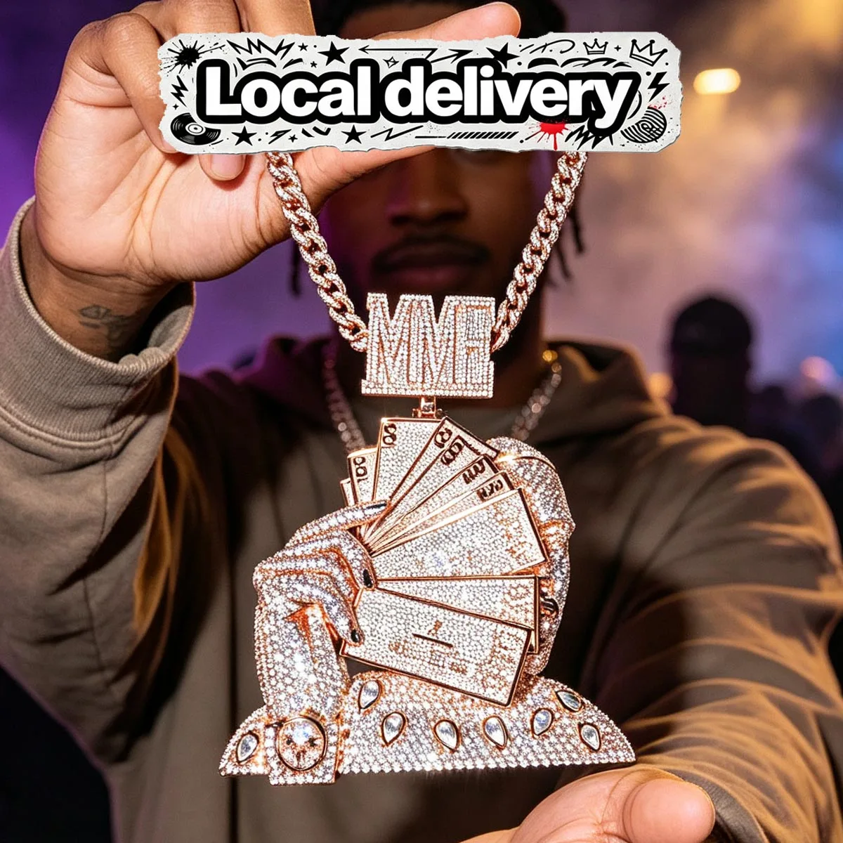 Hip Hop Pendant Full Bling CZ Hand Holding Dollar Cards Design 18K Gold Plated Charm Perfect For Streetwear Party Fine Jewelry Gifts for Man Boy Friends Iced Out Custom MME Letter Cuban Chain Necklace For Men Rapper Jewelry Statement Sparkling Accessory