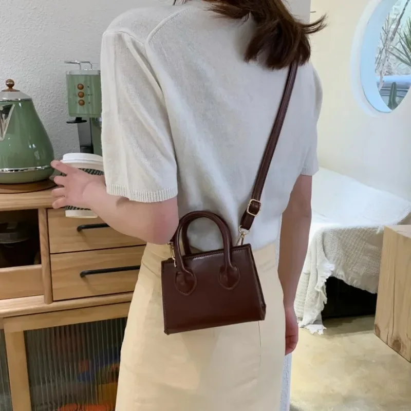 Small Square Bag New Popular Retro Mini Handbag Literary Crowds Shoulder Messenger Female Bag Mini One Shoulder Crossbody Bag