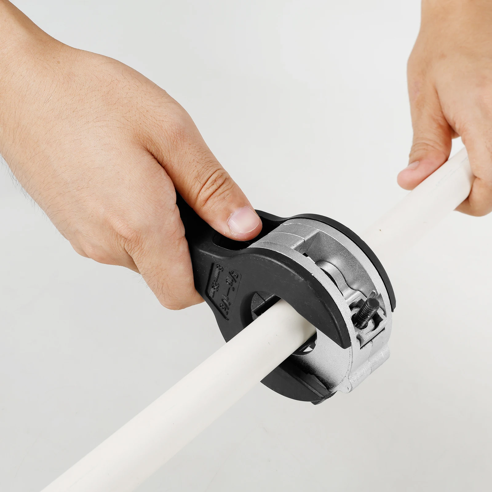 

Комплект резаков для медных труб, регулируемый резак для труб с храповым механизмом от 5/16 до 1-1/8 дюйма с 3 сменными лезвиями для резки меди и алюминия