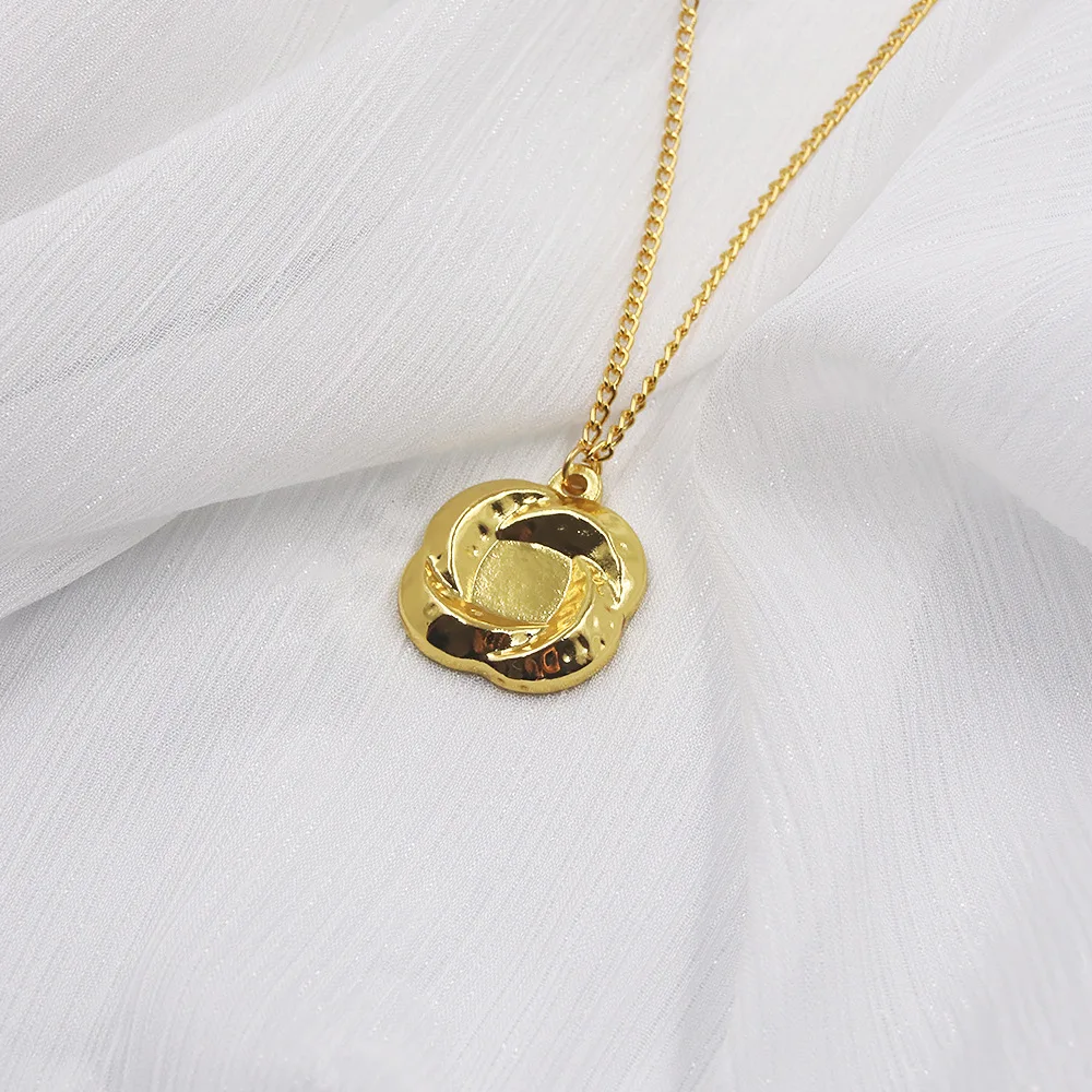 Anime SPY x Family Necklace Fashionable Gold Color Rose Shape Pendant Necklace For Women Fans Jewelry Accessories Gifts