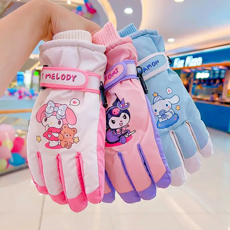 Sanrio Kuromi My Melody Cinnamoroll ถุงมือสกีสําหรับเด็กและเด็กผู้หญิงเพื่อความอบอุ่นในฤดูหนาวเล่นด้วยถุงมือกันน้ําหิมะ